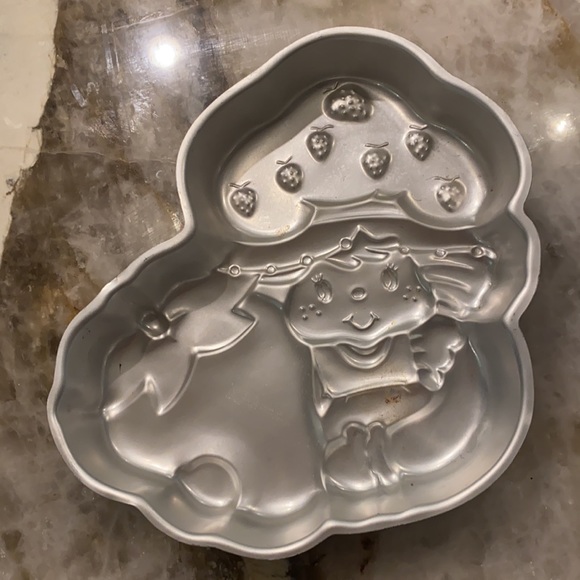 WILTON strawberry shortcake cake Pan - Picture 2 of 3